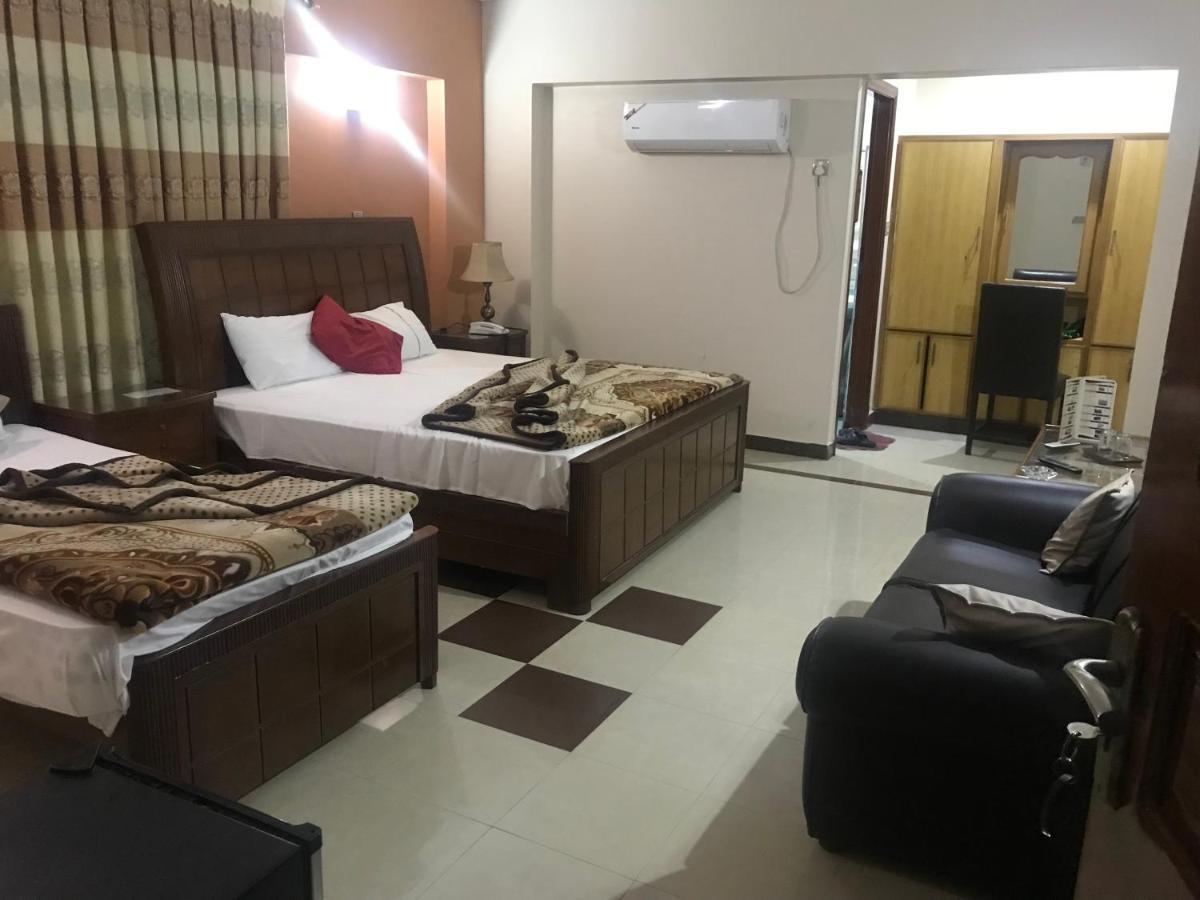 Mir Continental Hotel Muzaffarabad Bagian luar foto