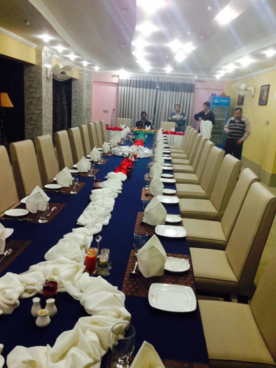Mir Continental Hotel Muzaffarabad Bagian luar foto