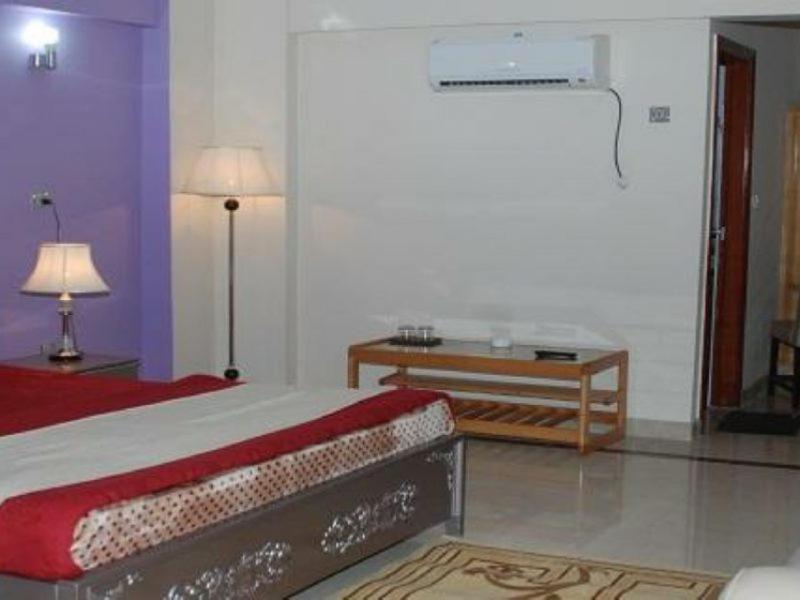 Mir Continental Hotel Muzaffarabad Bagian luar foto