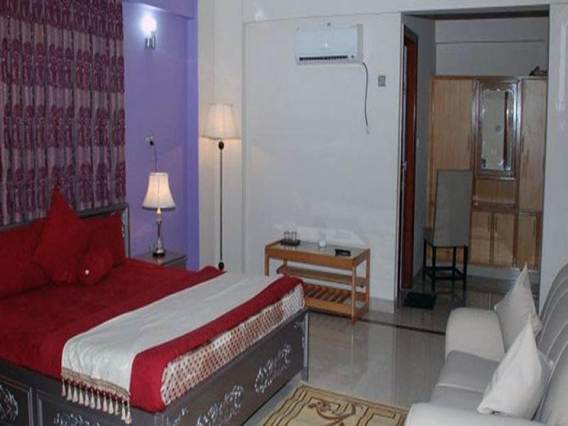Mir Continental Hotel Muzaffarabad Bagian luar foto