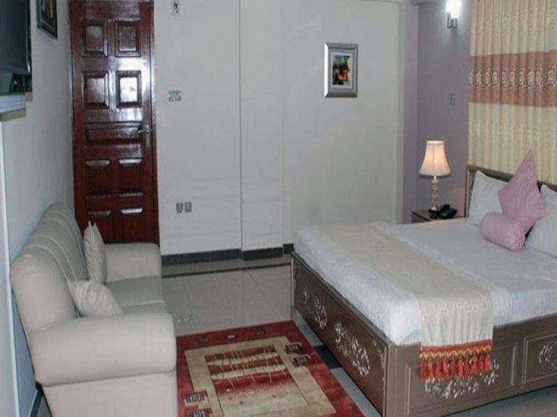 Mir Continental Hotel Muzaffarabad Bagian luar foto