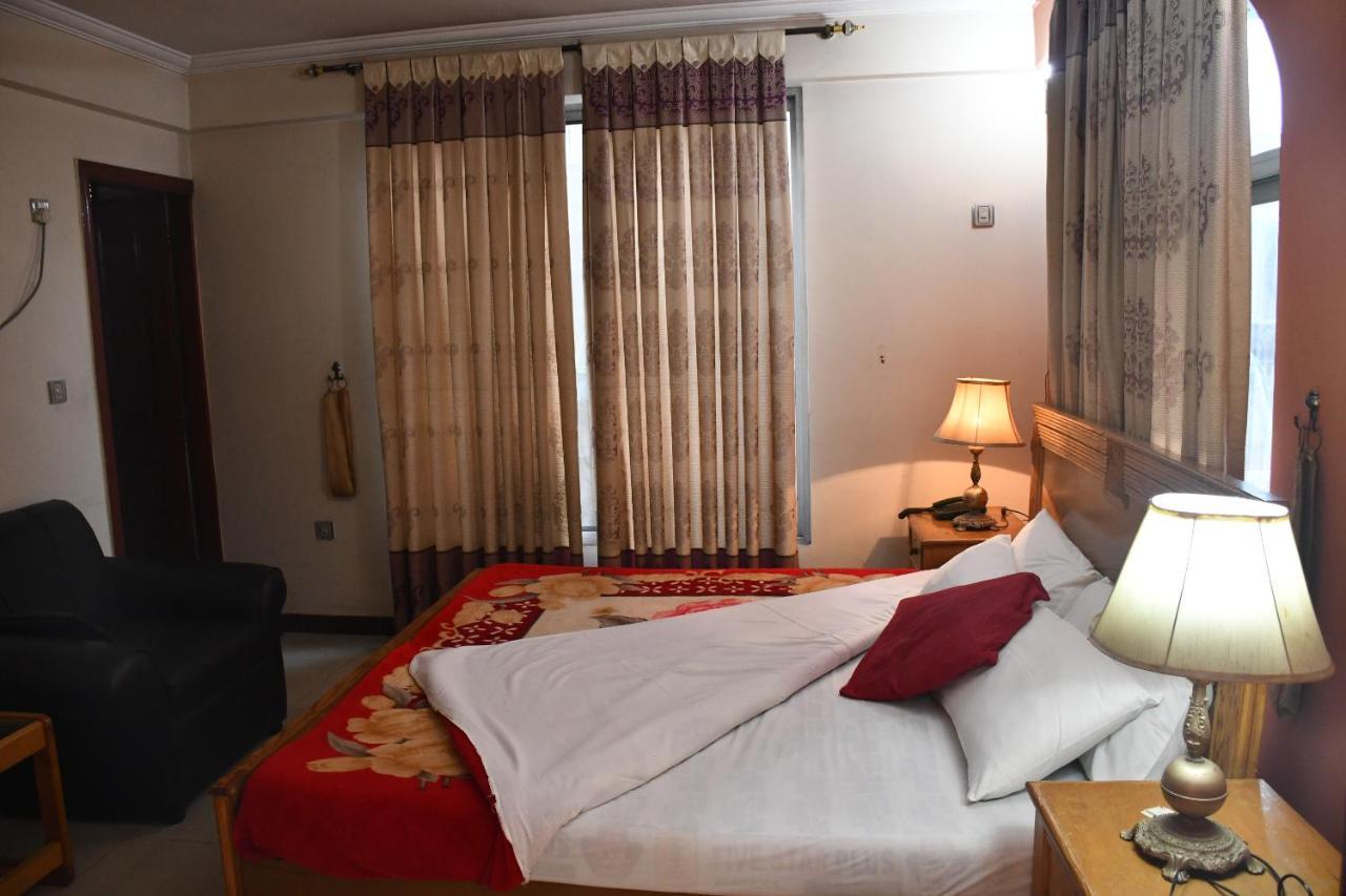 Mir Continental Hotel Muzaffarabad Bagian luar foto