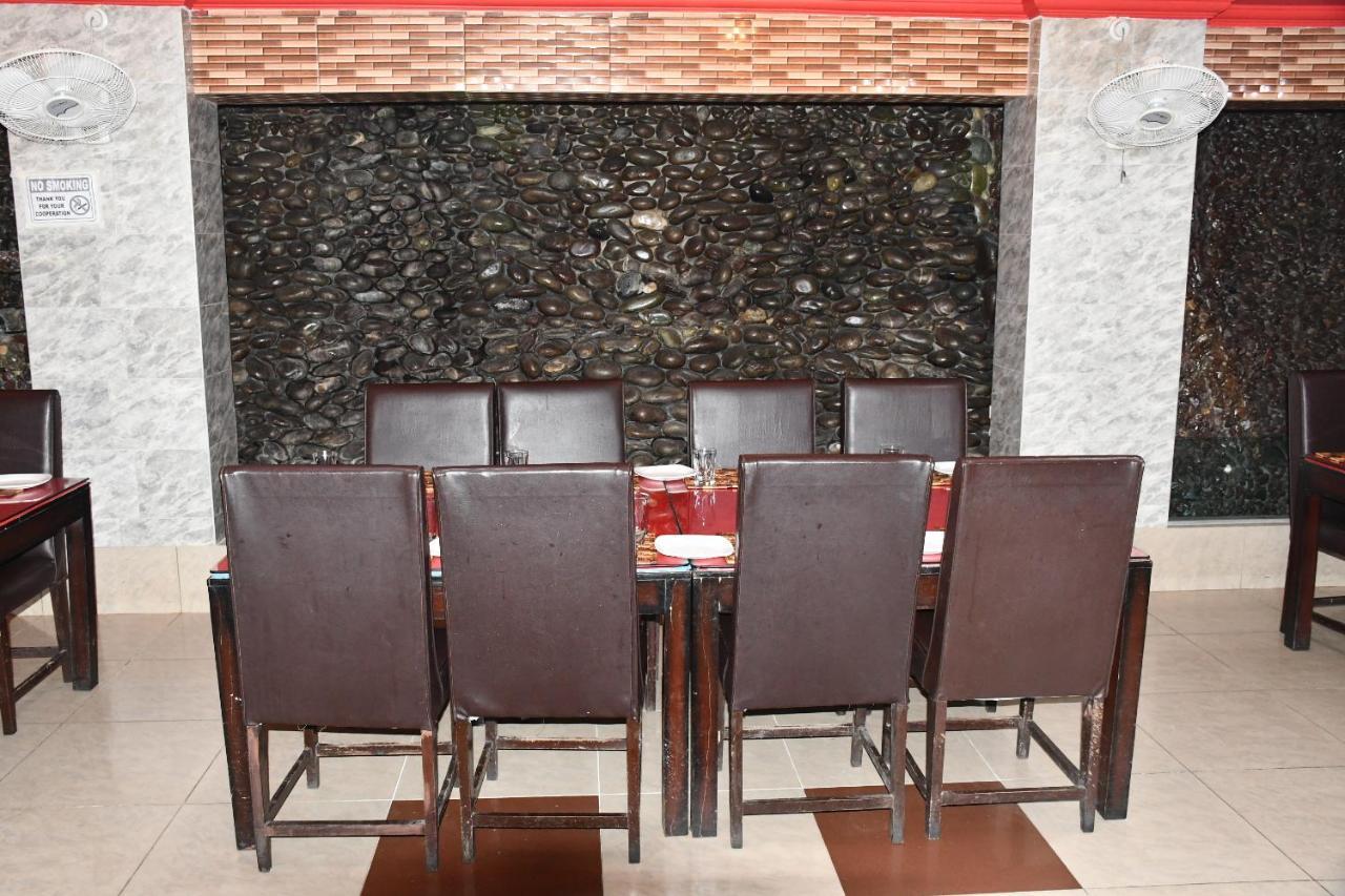 Mir Continental Hotel Muzaffarabad Bagian luar foto