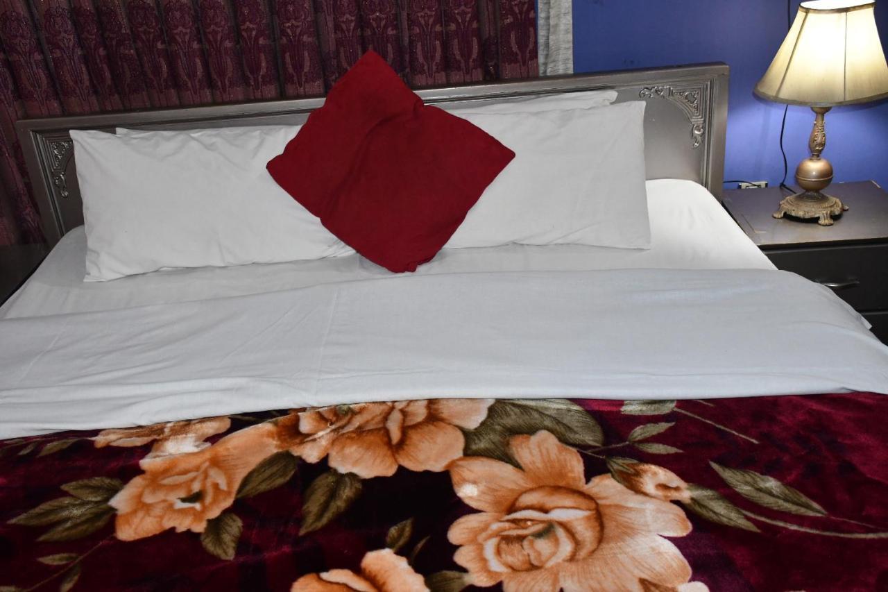 Mir Continental Hotel Muzaffarabad Bagian luar foto